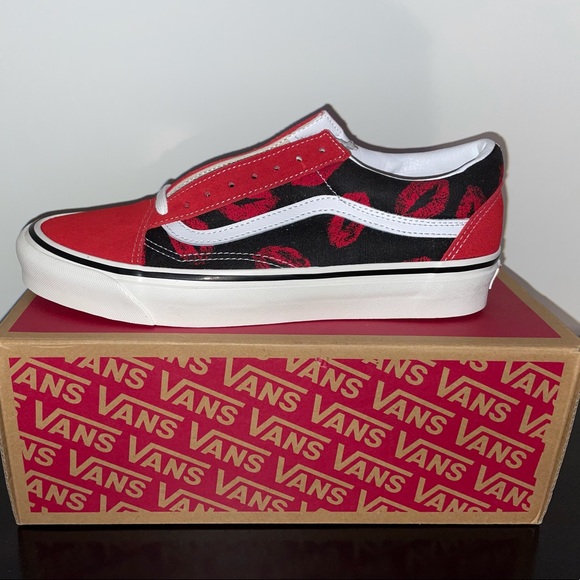 Kiss/Lip Black and Red Vans - Picture 2 of 4